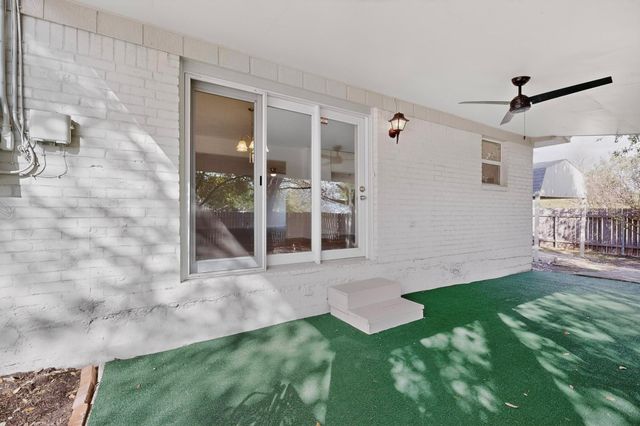 812 George ST, Taylor, TX 76574