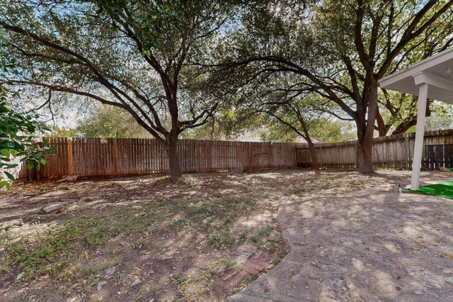 812 George ST, Taylor, TX 76574