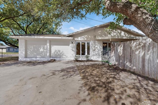 812 George ST, Taylor, TX 76574