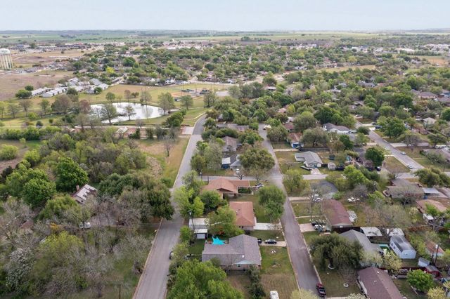 812 George ST, Taylor, TX 76574