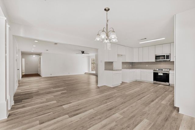 812 George ST, Taylor, TX 76574