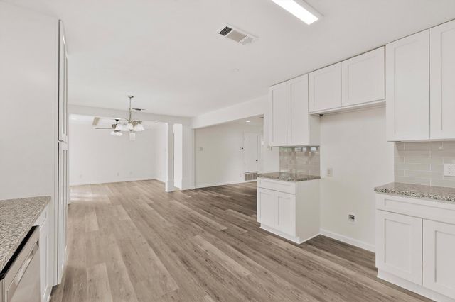 812 George ST, Taylor, TX 76574