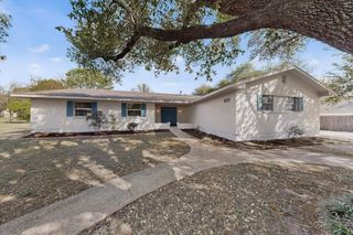 812 George ST, Taylor, TX 76574