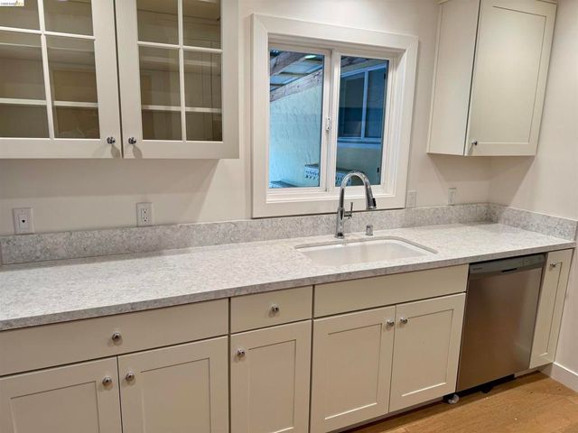 312 Walker Dr, Mountain View, CA 94043