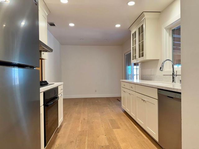 312 Walker Dr, Mountain View, CA 94043
