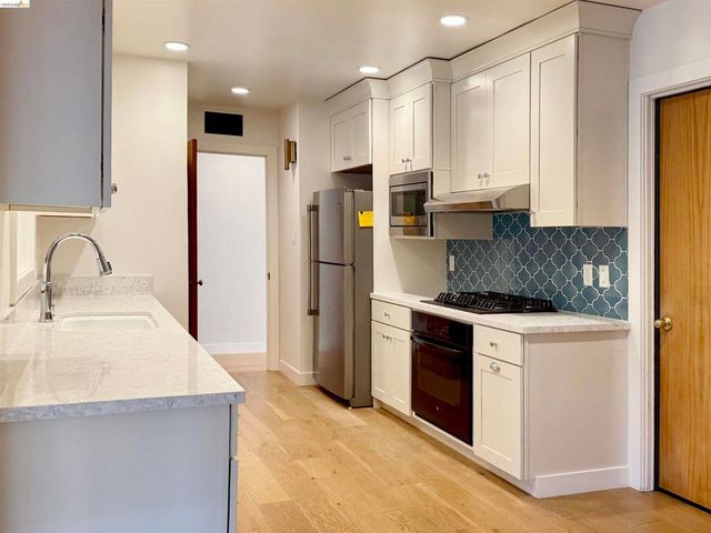 312 Walker Dr, Mountain View, CA 94043