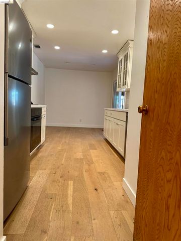 312 Walker Dr, Mountain View, CA 94043