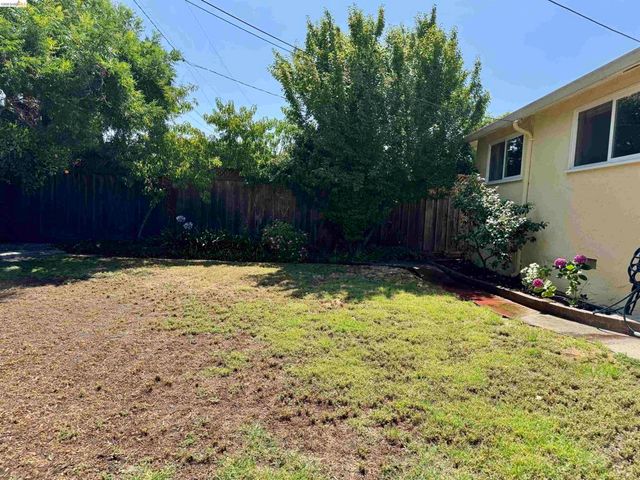 312 Walker Dr, Mountain View, CA 94043