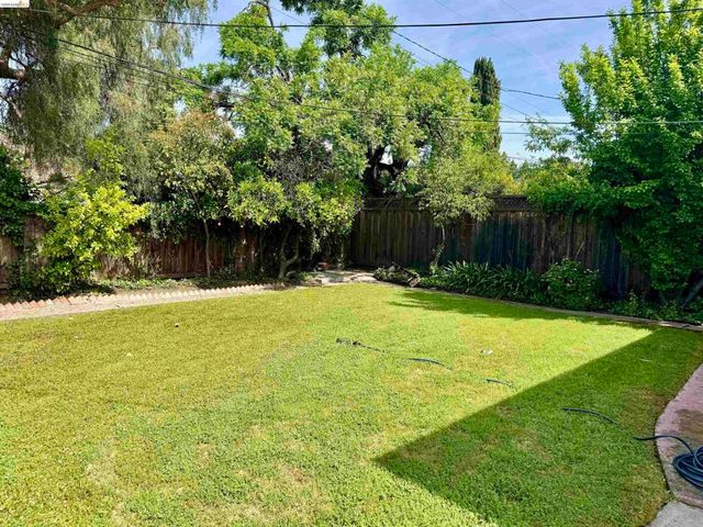 312 Walker Dr, Mountain View, CA 94043