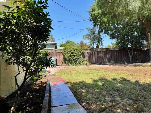 312 Walker Dr, Mountain View, CA 94043