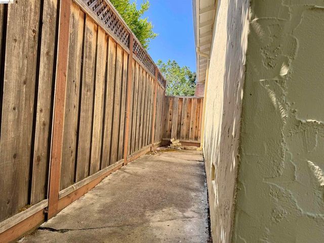 312 Walker Dr, Mountain View, CA 94043