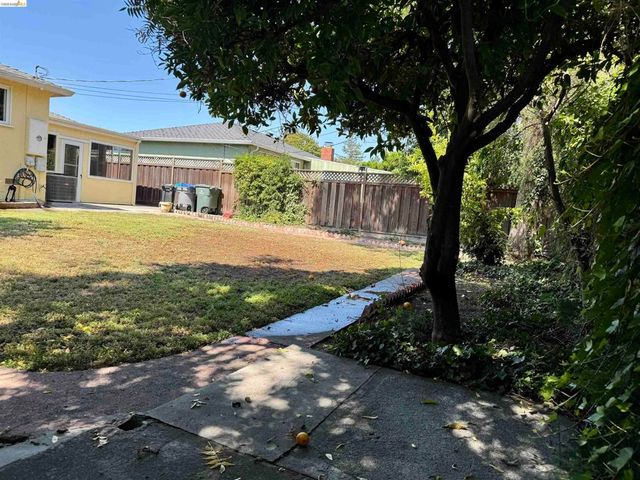312 Walker Dr, Mountain View, CA 94043