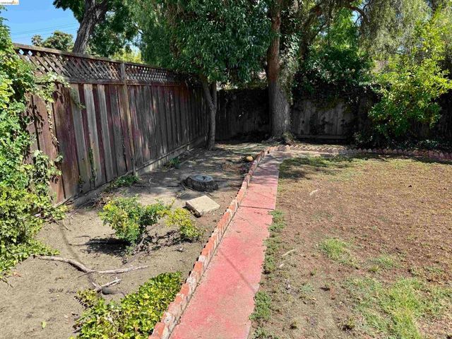 312 Walker Dr, Mountain View, CA 94043