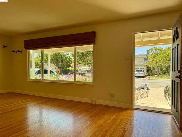 312 Walker Dr, Mountain View, CA 94043