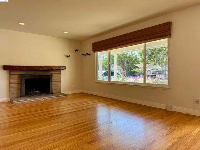 312 Walker Dr, Mountain View, CA 94043