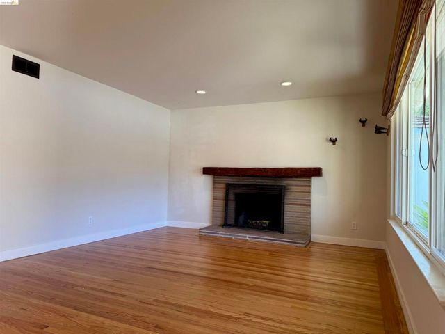 312 Walker Dr, Mountain View, CA 94043
