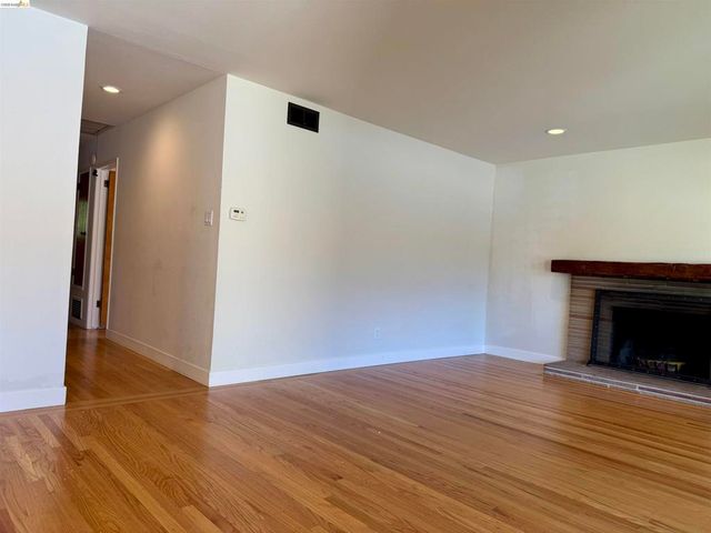 312 Walker Dr, Mountain View, CA 94043