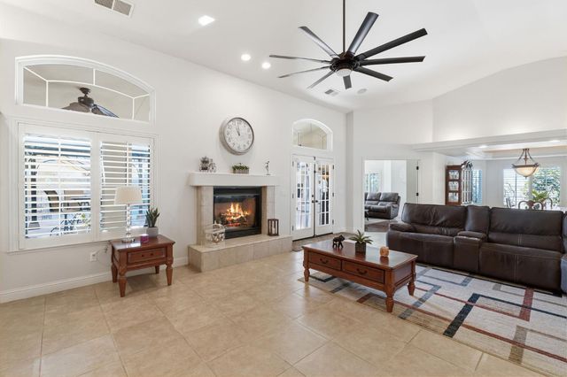 3296 Hollow Avenue, Madera, CA 93637