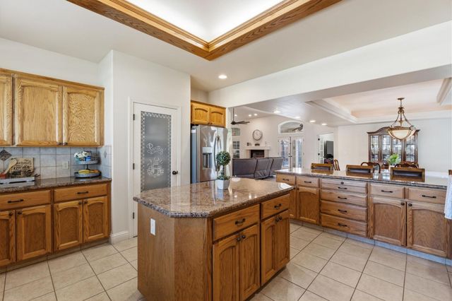 3296 Hollow Avenue, Madera, CA 93637