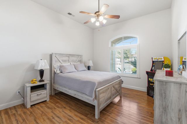 3296 Hollow Avenue, Madera, CA 93637