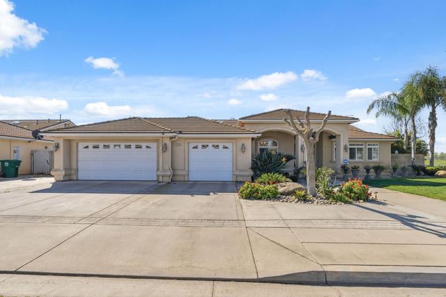 3296 Hollow Avenue, Madera, CA 93637