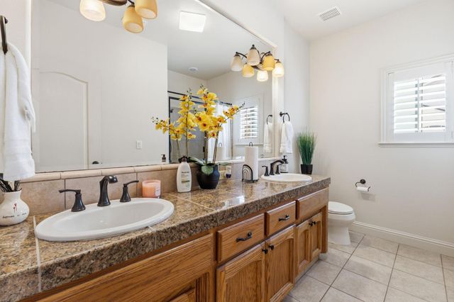 3296 Hollow Avenue, Madera, CA 93637