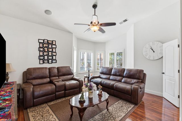 3296 Hollow Avenue, Madera, CA 93637