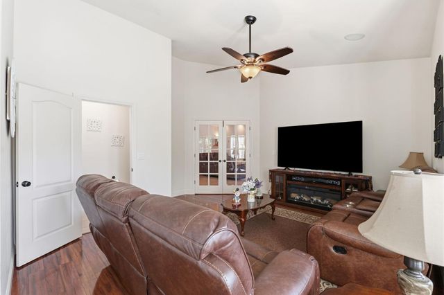 3296 Hollow Avenue, Madera, CA 93637