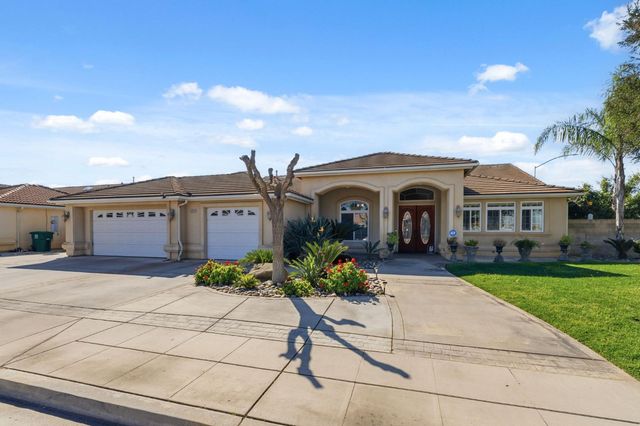 3296 Hollow Avenue, Madera, CA 93637