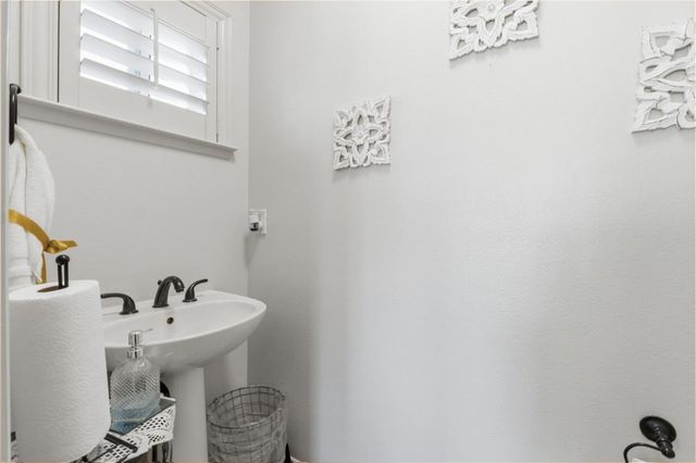 3296 Hollow Avenue, Madera, CA 93637