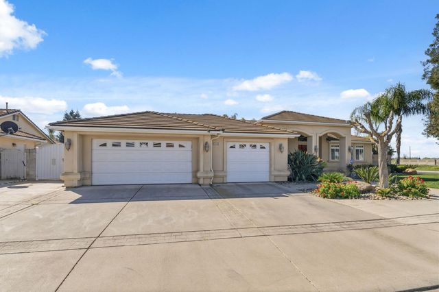 3296 Hollow Avenue, Madera, CA 93637