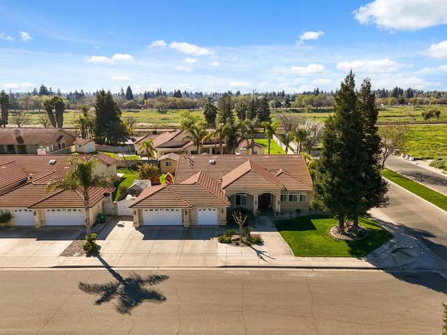 3296 Hollow Avenue, Madera, CA 93637