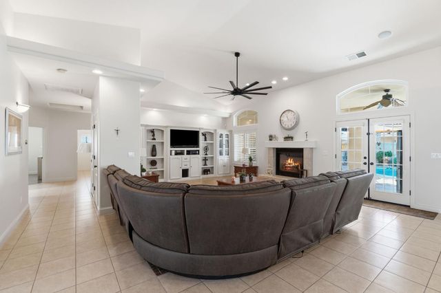 3296 Hollow Avenue, Madera, CA 93637