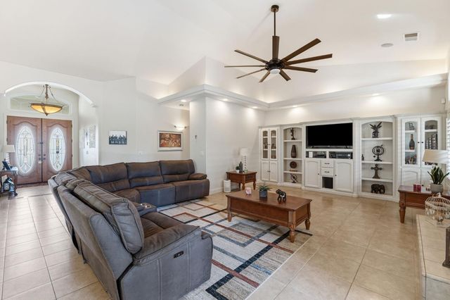 3296 Hollow Avenue, Madera, CA 93637