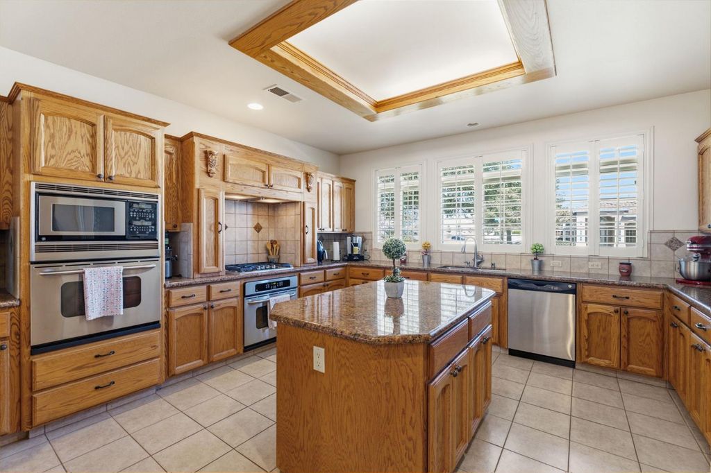 Image 14 of property listing at 3296 Hollow Avenue, Madera, CA 93637