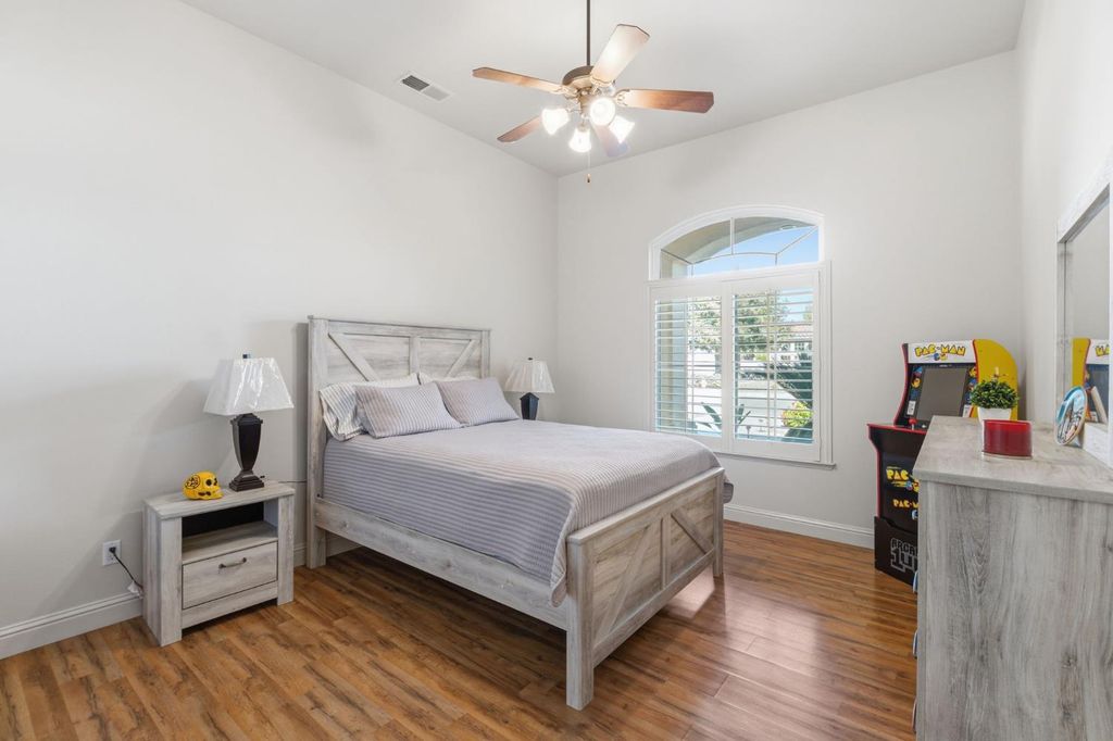 Image 17 of property listing at 3296 Hollow Avenue, Madera, CA 93637