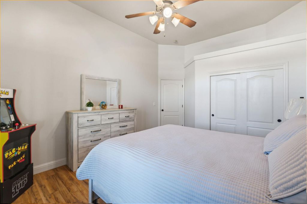 Image 18 of property listing at 3296 Hollow Avenue, Madera, CA 93637