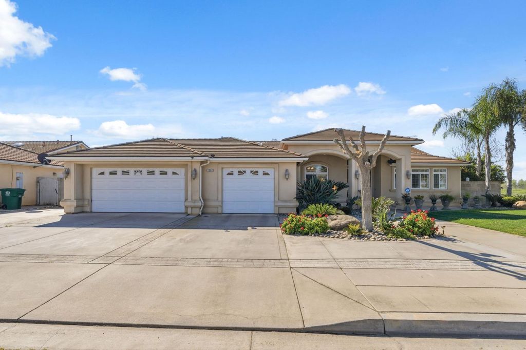 Image 2 of property listing at 3296 Hollow Avenue, Madera, CA 93637