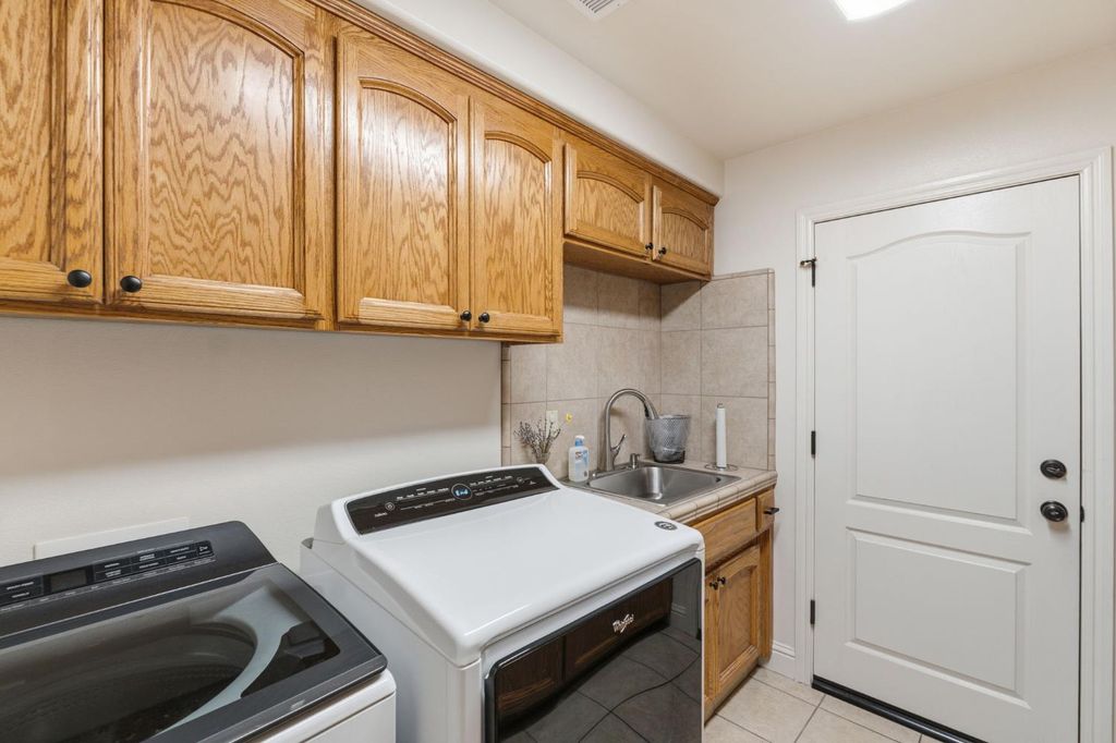 Image 20 of property listing at 3296 Hollow Avenue, Madera, CA 93637