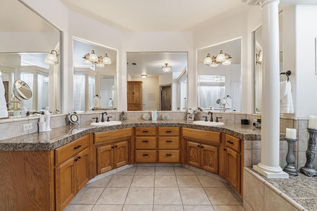 Image 27 of property listing at 3296 Hollow Avenue, Madera, CA 93637