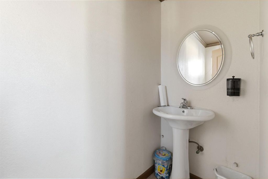 Image 32 of property listing at 3296 Hollow Avenue, Madera, CA 93637