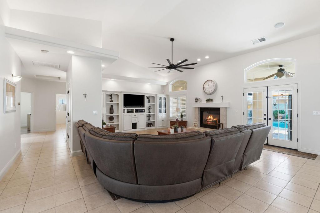 Image 7 of property listing at 3296 Hollow Avenue, Madera, CA 93637