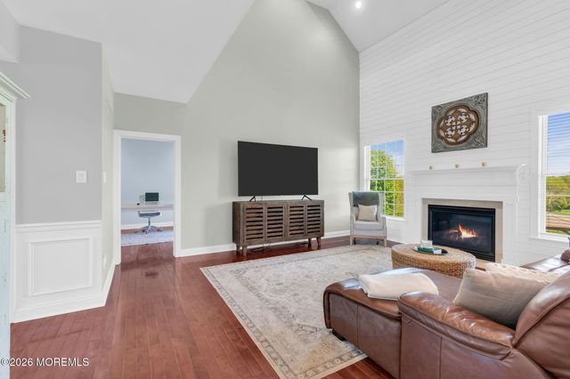 42 Ridgeview Way, Allentown, NJ 08501