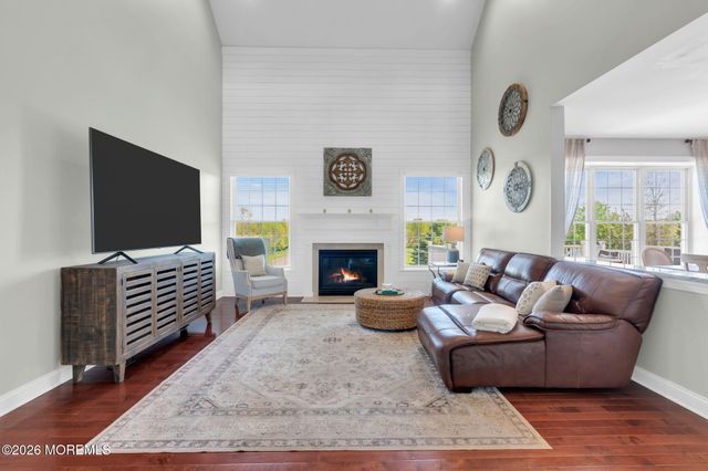 42 Ridgeview Way, Allentown, NJ 08501