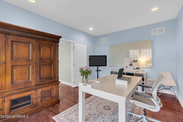 42 Ridgeview Way, Allentown, NJ 08501