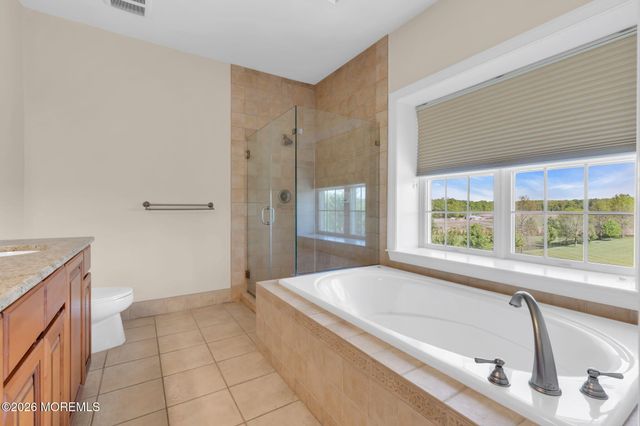 42 Ridgeview Way, Allentown, NJ 08501