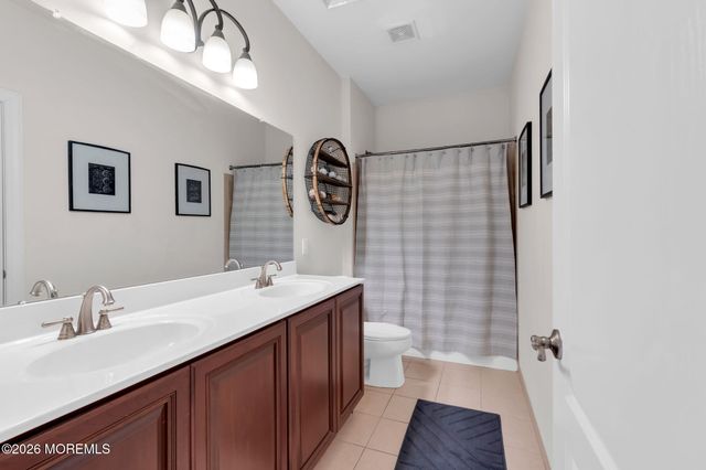 42 Ridgeview Way, Allentown, NJ 08501