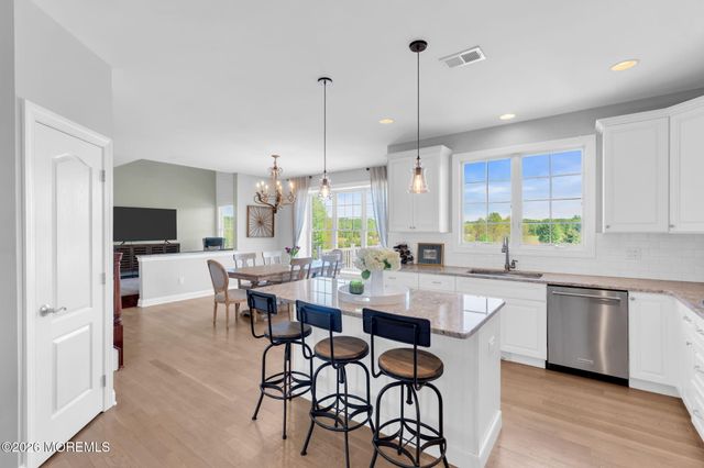 42 Ridgeview Way, Allentown, NJ 08501