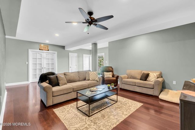 42 Ridgeview Way, Allentown, NJ 08501