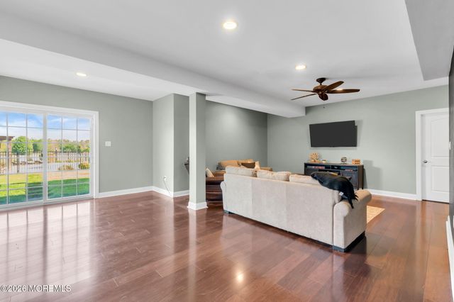 42 Ridgeview Way, Allentown, NJ 08501